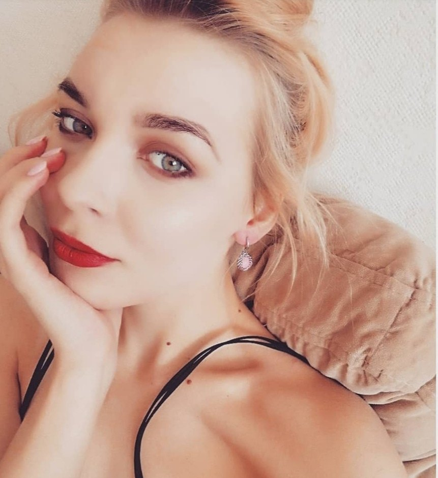 Ольга привлекательная девушка из Иркутска цена от 3500 руб