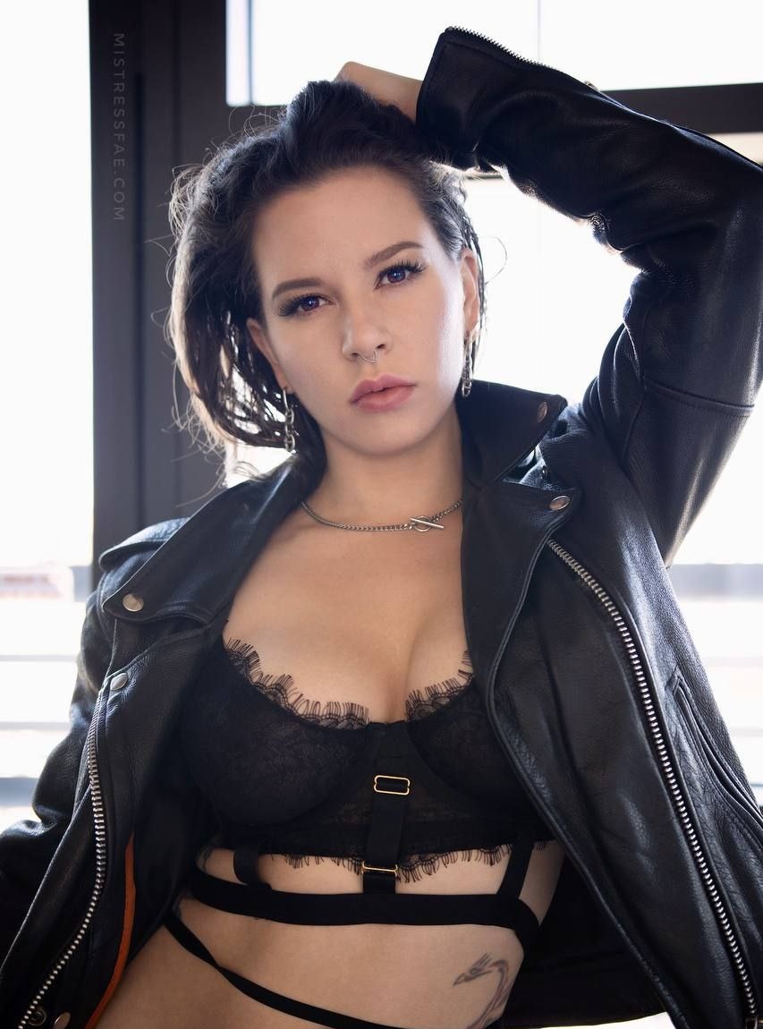 Анна привлекательная девушка из Иркутска цена от 4000 руб